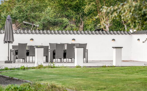 Synne - 350M from the Sea: Arbusto, Giardino, Lotto, Mobili Da Esterno, Shade, Landscaping, Tavolo Esterno, Calcestruzzo, Cortile, Prato