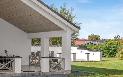 Synne - 350M from the Sea: Casa, Porta, Materiale Composito, Portico, Shade, Villetta, Calcestruzzo, Estate, Struttura Esterna, Landscaping