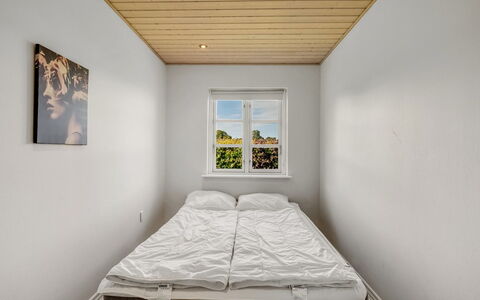Pauna - 2.5Km from the Sea: Parete, Legna, Pavimento, Camera Da Letto, Pavimentazione, Soffitto, Letto, Interior Design, Bedding, Telaio Del Letto
