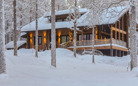 Villa Valoisa: Legna, Villetta, Casa, Casa, Porta, Latifoglie, Edifici Giardino, Color Legno, Log Cabin, Plank