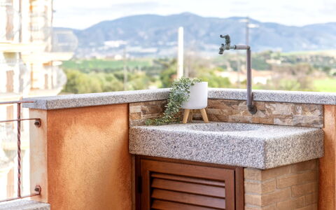 Lo Smeraldo: Architettura, Shade, Struttura Esterna, Sedia, Giardino, Pergola, Vaso Di Fiori, Tenda, Landscaping, Mobili Da Esterno