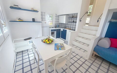 Pellicano: Pavimentazione, Pavimento, Mobilia, Interior Design, Sedia, Piastrella, Appartamento, Cucina & Sala Da Pranzo Tavolo, Cucina