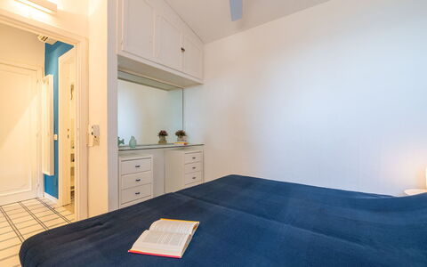 Pellicano: Interior Design, Pavimentazione, Pavimento, Parete, Mobilia, Soffitto, Legna, Camera Da Letto, Letto, Camera