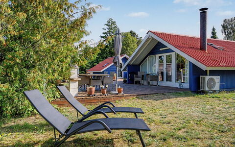 Lycka - 700M from the Sea: Legna, Casa, Portico, Deck, Latifoglie, Tetto, Color Legno, Pavimento In Legno, Eco Hotel