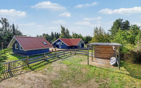 Lycka - 700M from the Sea: Legna, Casa, Portico, Deck, Latifoglie, Tetto, Color Legno, Pavimento In Legno, Eco Hotel