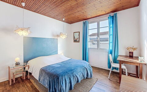 Charme de la Linière: Mobilia, Camera Da Letto, Letto, Interior Design, Lenzuolo, Soffitto, Bedding, Pavimento, Biancheria, Pavimentazione