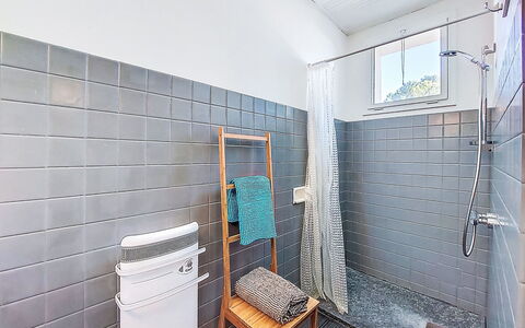 Charme de la Linière: Parete, Pavimentazione, Pavimento, Materiale Composito, Piastrella, Idraulico Fixture, Bagno, Idraulico