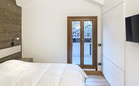 Grual: Legna, Interior Design, Camera Da Letto, Pavimentazione, Soffitto, Pavimento, Mobilia, Letto, Casa, Camera