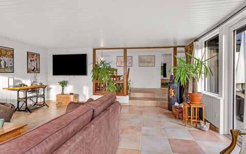 Blandina - 500M from the Sea: Pavimentazione, Pavimento, Interior Design, Mobilia, Legna, Soffitto, Divano, Soggiorno, Illuminazione, Pavimento In Legno