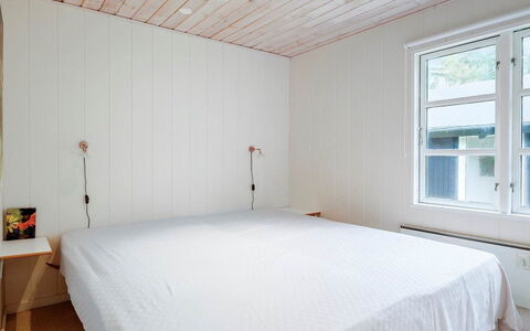 Patti - 700M from the Sea: Parete, Pavimentazione, Legna, Soffitto, Pavimento, Interior Design, Camera Da Letto, Letto, Pavimento In Legno, Illuminazione