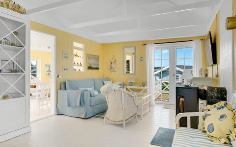 Åsta - 200M from the Sea: Mobilia, Interior Design, Pavimentazione, Pavimento, Soffitto, Casa, Camera, Divano, Soggiorno, Sedia