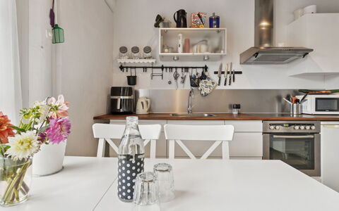Ruse - 6Km from the Sea: Mobilia, Cucina, Elettrodomestico Da Cucina, Interior Design, Controsoffitto, Pavimentazione, Apparecchio Major, Cabinetry, Legna, Lampada