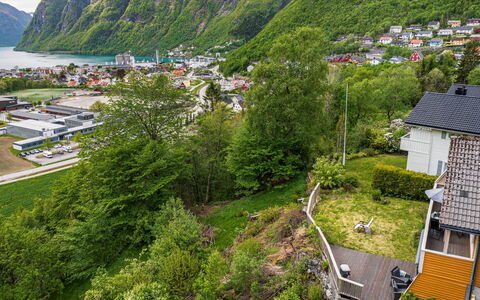 Høyanger Panorama: Geografia Montane, Zona Residenziale, Paesaggio, Highland, Montagna, Collina, Casa, Hill Station, Visione Globale, Casa