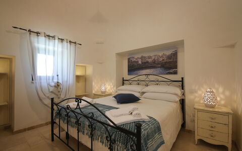 Trulli Retreat, Pool, Locorotondo: Mobilia, Pavimento, Pavimentazione, Interior Design, Soffitto, Camera, Camera Da Letto, Letto, Appartamento, Sedia