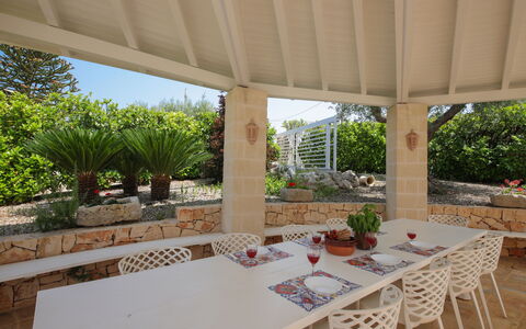 Trulli Retreat, Pool, Locorotondo: Mobilia, Sedia, Mobili Da Esterno, Giardino, Tavolo, Shade, Tavolo Esterno, Flagstone, Struttura Esterna, Backyard