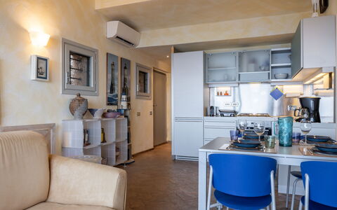 Stella Marina Apartment with Pool, Porto Santo Ste: Mobilia, Interior Design, Pavimentazione, Camera, Pavimento, Appartamento, Soffitto, Tavolo, Illuminazione, Sedia