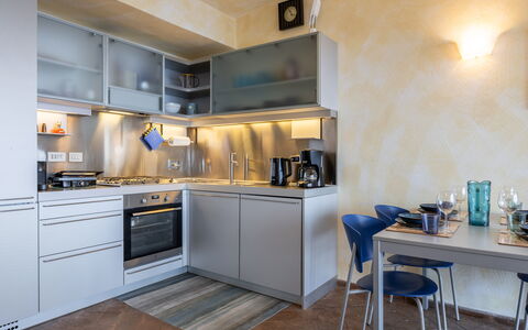 Stella Marina Apartment with Pool, Porto Santo Ste: Elettrodomestico Da Cucina, Cucina, Controsoffitto, Apparecchio Major, Interior Design, Mobilia, Cucina Stufa, Elettrodomestico, Cabinetry, Pavimentazione