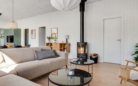 Marten - 500M from the Sea: Interior Design, Pavimentazione, Mobilia, Legna, Soggiorno, Pavimento, Divano, Soffitto, Casa, Pavimento In Legno
