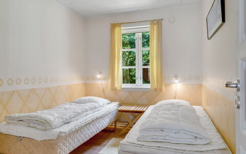 Virve - 100M to the Fjord: Parete, Legna, Pavimento, Pavimentazione, Interior Design, Camera Da Letto, Letto, Telaio Del Letto, Camera, Bedding