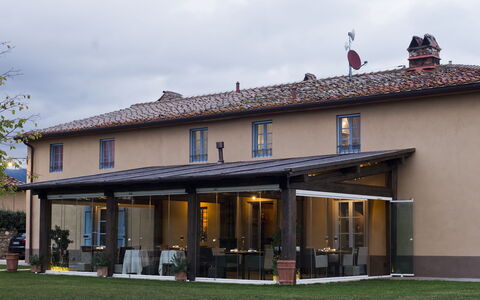Le Tre Virtù Luxury Relais, Private Pool, Mugello: Shade, Struttura Esterna, Tenda, Sedia, Pergola, Portico, Cortile, Padiglione, Design, Terrazza