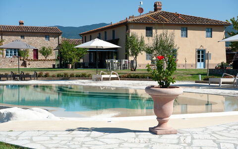 Le Tre Virtù Luxury Relais, Private Pool, Mugello: Piscina, Mobili Da Esterno, Ombrello, Estate, Ricorrere, Hacienda, Sedia, Shade, Villa, Cortile