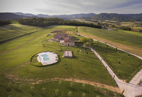 Le Tre Virtù Luxury Relais, Private Pool, Mugello: Plain, Estate, Azienda Agricola, Fotografia Aerea, Visione Globale, Piscina, Villa