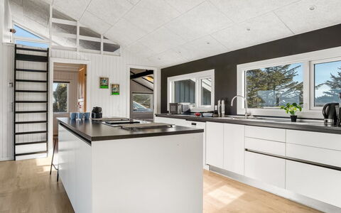 Månviva - 250M from the Sea: Legna, Pavimentazione, Soffitto, Cucina, Interior Design, Pavimento, Controsoffitto, Casa, Pavimento In Legno, Apparecchio Major