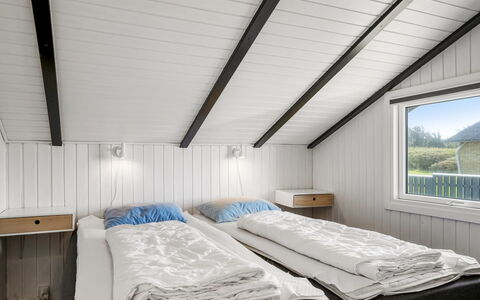 Månviva - 250M from the Sea: Legna, Camera Da Letto, Soffitto, Letto, Pavimento, Bedding, Casa, Lenzuolo, Telaio Del Letto, Biancheria