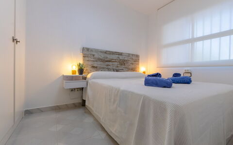Neptuno: Interior Design, Camera Da Letto, Legna, Pavimento, Pavimentazione, Mobilia, Letto, Soffitto, Lenzuolo, Bedding