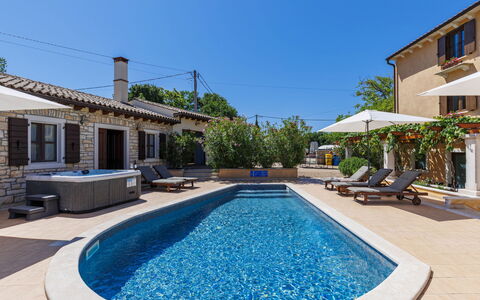 Villa Christina: Piscina, Mobili Da Esterno, Ricorrere, Mobilia, Sedia, Eco Hotel, Shade, Estate, Flagstone, Lettino