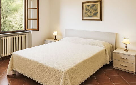 Casa Laura: Letto, Interior Design, Camera Da Letto, Mobilia, Pavimento, Pavimentazione, Bedding, Lenzuolo, Legna, Biancheria