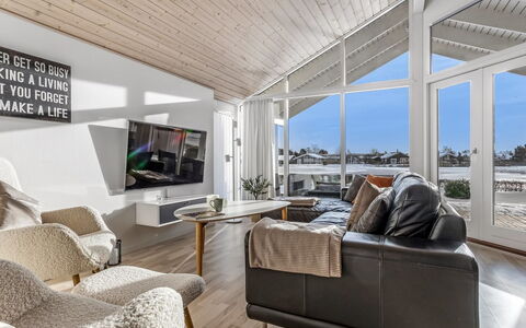 Østmar - 1.3Km from the Sea: Casa, Appartamento, Soffitto, Soggiorno, Divano, Latifoglie, Design, Pavimento In Legno, Plank
