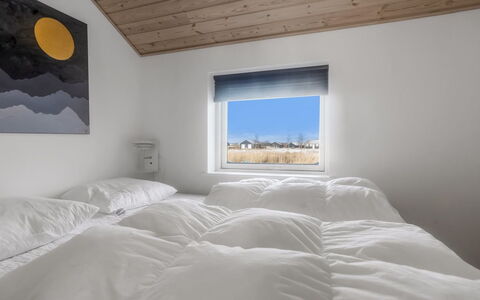 Østmar - 1.3Km from the Sea: Casa, Camera Da Letto, Congelamento, Inverno, Bedding, Illuminazione Diurna, Lenzuolo, Letto, Neve, Calotta Di Ghiaccio