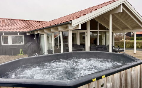 Østmar - 1.3Km from the Sea: Materiale Composito, Piscina, Ricorrere, Tempo Libero, Vasca Idromassaggio, Shade, Vasca Da Bagno, Design, Struttura Esterna