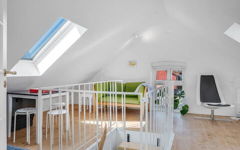 Jurien - 50M to the Fjord: Mobilia, Legna, Interior Design, Pavimentazione, Pavimento, Sedia, Camera, Soffitto, Soggiorno, Appartamento