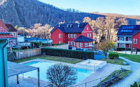 Thale 700: Zona Residenziale, Casa, Casa, Tetto, Insediamento Umano, Estate, Villetta, Sobborgo, Giardino, Landscaping
