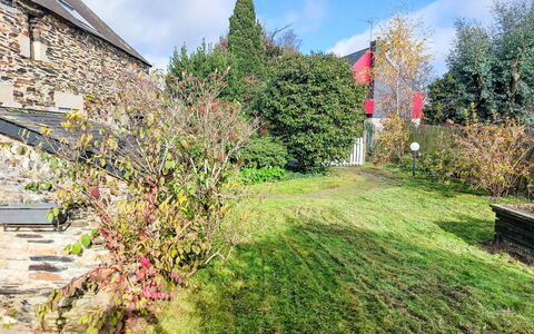 Maison du Paradis: Foglia, Ramo, Arbusto, Giardino, Groundcover, Villetta, Primavera, Ramoscello, Backyard, Cortile