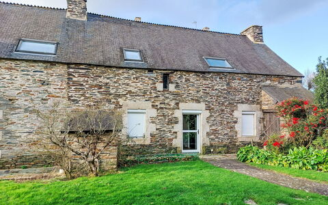 Maison du Paradis: Parete, Erba, Casa, Villetta, Arbusto, Tetto, Area Rurale, Muro ​​Di Pietra, Lotto, Muratura