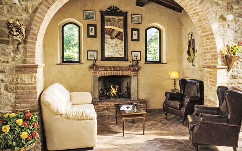 Il Cottage Roccaio: Mobilia, Interior Design, Parete, Legna, Pavimentazione, Soggiorno, Divano, Sedia, Illuminazione, Pavimento