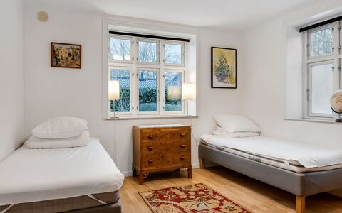 Edla - 5Km from the Sea: Letto, Bedding, Mobilia, Camera Da Letto, Interior Design, Pavimento, Lenzuolo, Pavimentazione, Parete, Legna