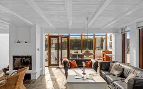 Talida - 500M from the Sea: Mobilia, Legna, Interior Design, Pavimentazione, Pavimento, Sedia, Camera, Soffitto, Soggiorno, Appartamento