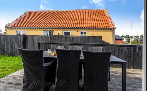 Talida - 500M from the Sea: Mobilia, Legna, Interior Design, Pavimentazione, Pavimento, Sedia, Camera, Soffitto, Soggiorno, Appartamento
