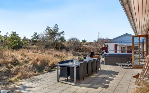 Uolevi - 1.1Km from the Sea: Cielo, Nube, Lotto, Casa, Mobili Da Esterno, Sedia, Shade, Deck, Estate, Landscaping