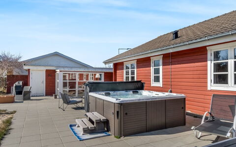 Uolevi - 1.1Km from the Sea: Tetto, Materiale Composito, Piscina, Mobili Da Esterno, Cortile, Color Legno, Shade, Design, Deck, Ricorrere