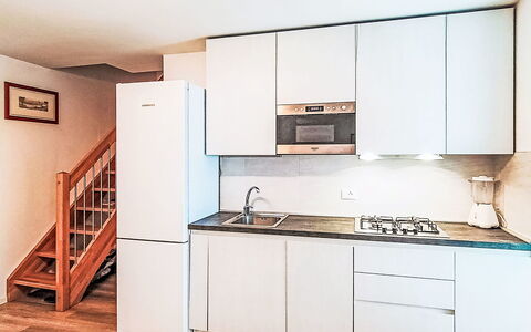 Tra Gli Ulivi: Cucina, Elettrodomestico Da Cucina, Pavimentazione, Mobilia, Interior Design, Controsoffitto, Legna, Cabinetry, Apparecchio Major, Pavimento