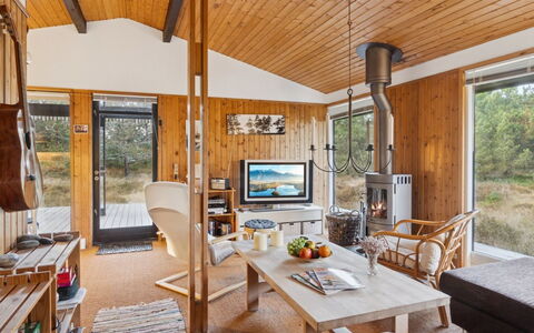 Sarita - 200M from the Sea: Legna, Soffitto, Interior Design, Camera, Villetta, Color Legno, Latifoglie, Log Cabin, Sedia, Soggiorno