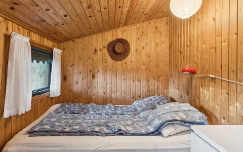 Sarita - 200M from the Sea: Legna, Interior Design, Camera Da Letto, Soffitto, Pavimentazione, Pavimento, Color Legno, Mobilia, Latifoglie, Letto