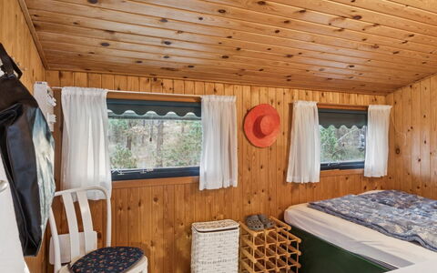 Sarita - 200M from the Sea: Legna, Interior Design, Mobilia, Soffitto, Camera, Color Legno, Latifoglie, Camera Da Letto, Letto, Log Cabin