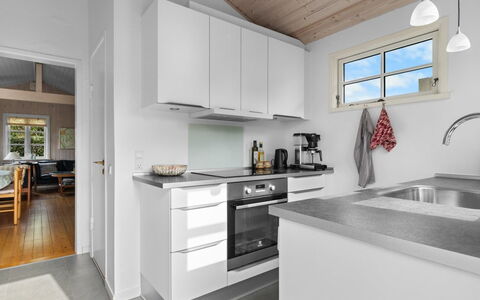 Lenya - 60M from the Sea: Cucina, Apparecchio Major, Elettrodomestico Da Cucina, Controsoffitto, Pavimentazione, Legna, Interior Design, Soffitto, Elettrodomestico, Pavimento