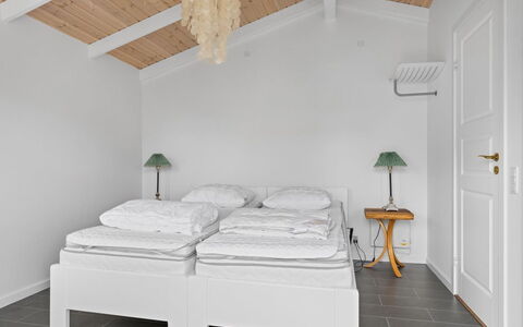 Lenya - 60M from the Sea: Mobilia, Interior Design, Letto, Camera Da Letto, Soffitto, Legna, Pavimento, Pavimentazione, Bedding, Lenzuolo